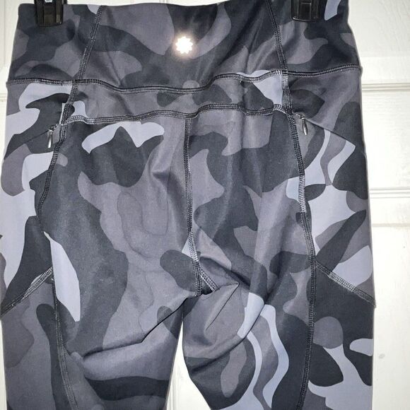 Athleta Ultimate Camo Tight Leggings Size Small Athleisure Running Jogging Gym - Picture 8 of 16